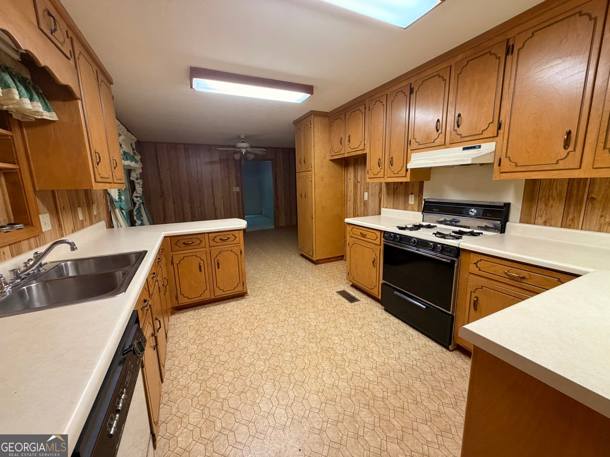 3 bedroom, 3 bathroom single family residence for sale at 213 Stembridge Road, Milledgeville, GA 31061 — photo 4