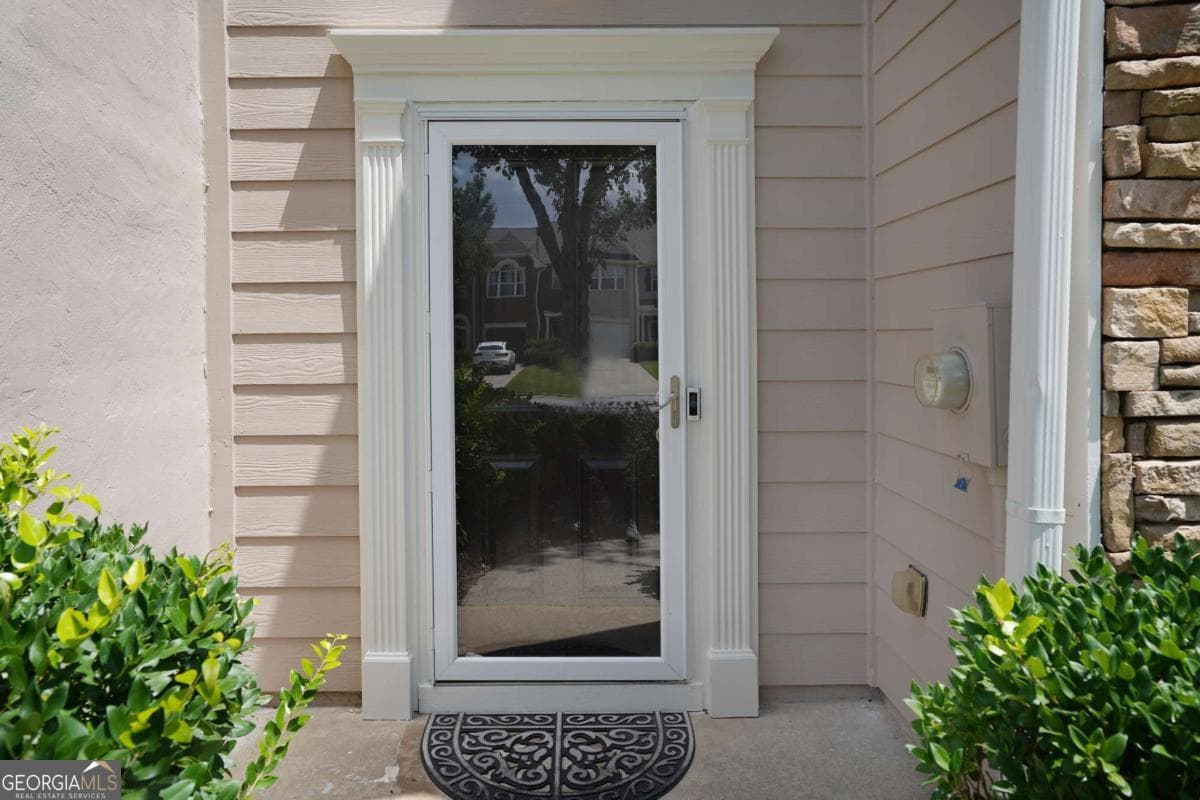 3 bedroom, 2.5 bathroom, 1,456 sq ft townhouse for sale at 182 Oak Green Drive, Lawrenceville, GA 30044 — photo 2