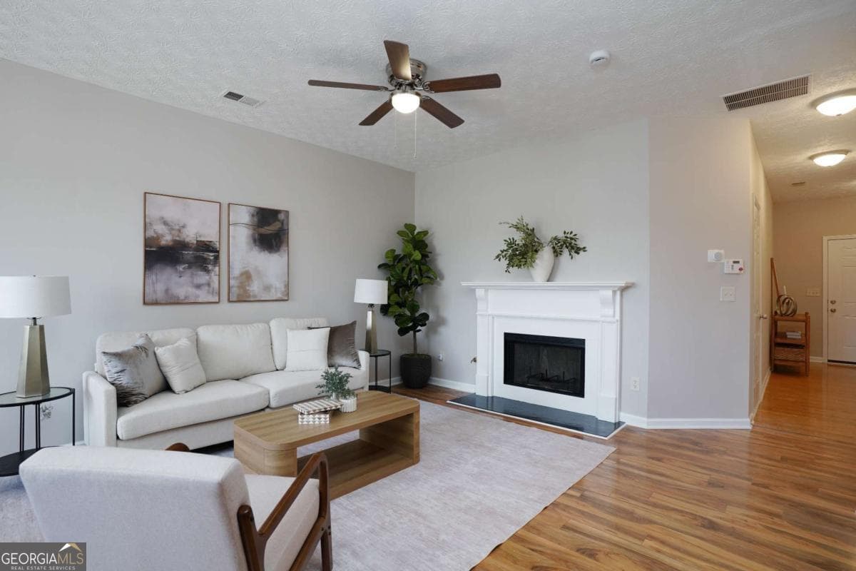 3 bedroom, 2.5 bathroom, 1,456 sq ft townhouse for sale at 182 Oak Green Drive, Lawrenceville, GA 30044 — photo 3