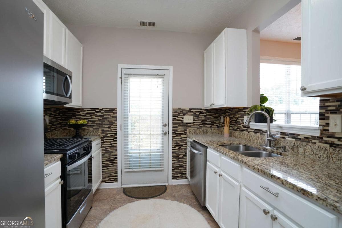 3 bedroom, 2.5 bathroom, 1,456 sq ft townhouse for sale at 182 Oak Green Drive, Lawrenceville, GA 30044 — photo 8
