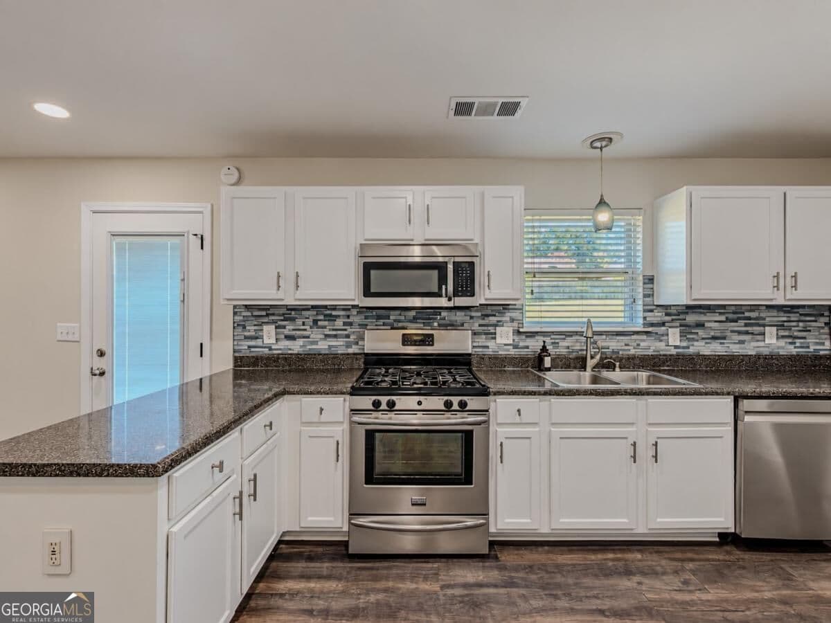 5 bedroom, 3 bathroom, 2,974 sq ft single family residence for sale at 4896 Laythan Jace Court, Snellville, GA 30039 — photo 2