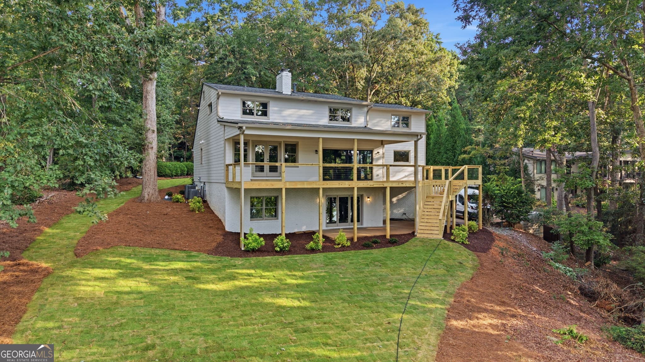 4 bedroom, 4 bathroom, 4,380 sq ft single family residence for sale at 2585 Bridgewater Circle, Gainesville, GA 30506 — photo 5