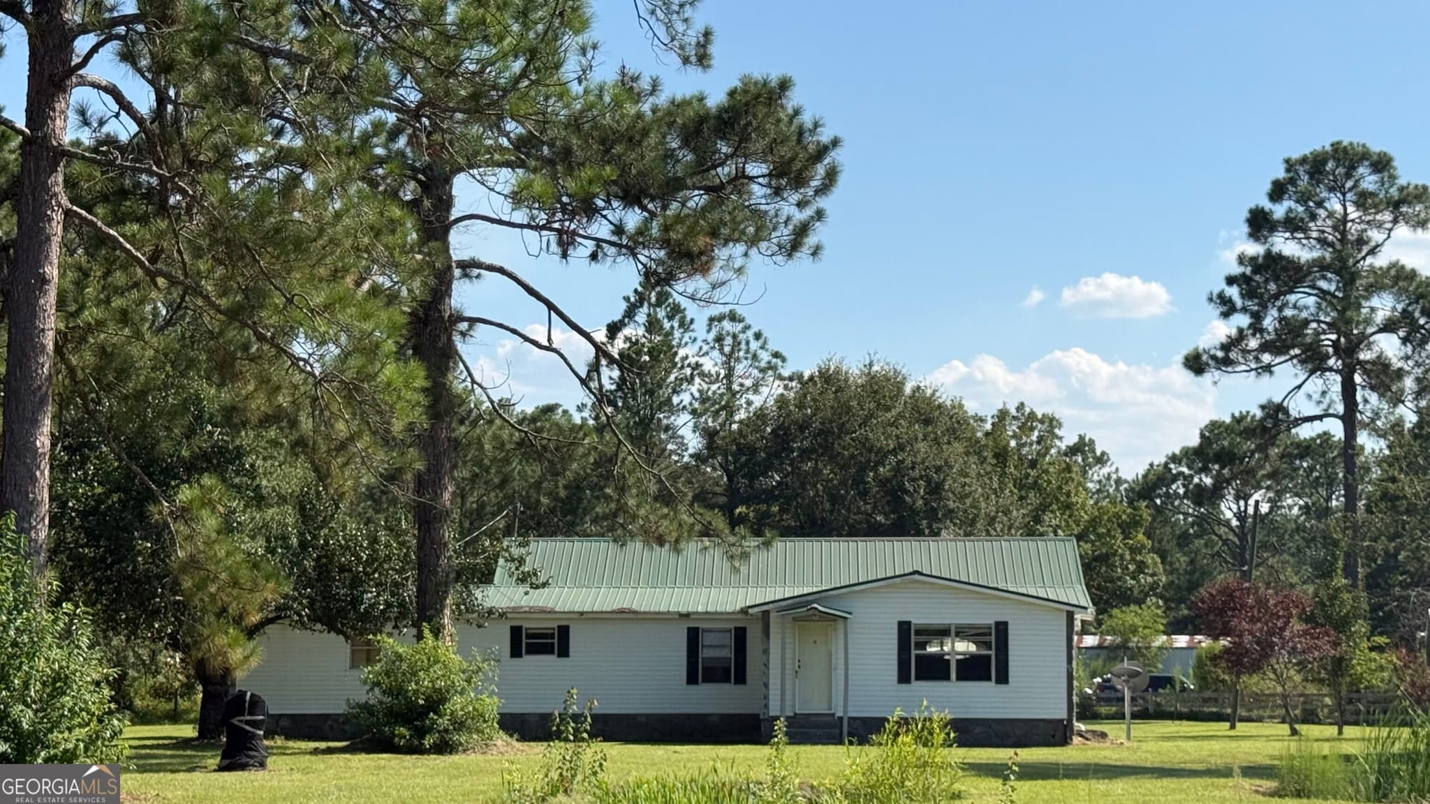 3 bedroom, 2.5 bathroom, 2,100 sq ft manufactured home,single family residence for sale at 52 Edward Kirkland Road, Hazlehurst, GA 31539