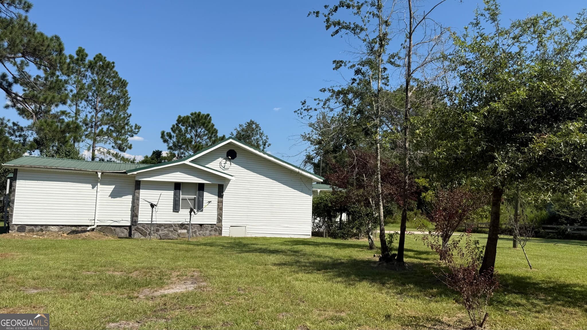 3 bedroom, 2.5 bathroom, 2,100 sq ft manufactured home,single family residence for sale at 52 Edward Kirkland Road, Hazlehurst, GA 31539 — photo 5