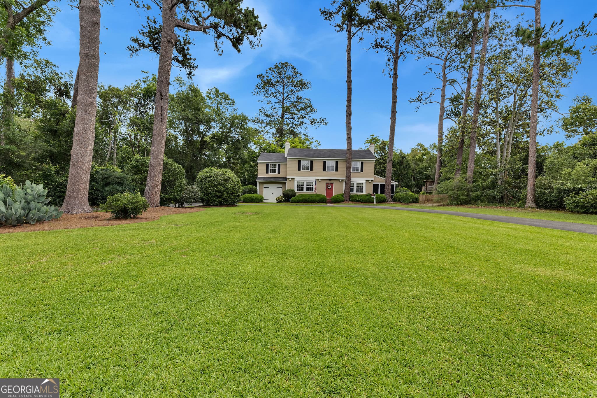 3 bedroom, 2.5 bathroom, 2,900 sq ft single family residence for sale at 2417 N Oak Street, Valdosta, GA 31602 — photo 2