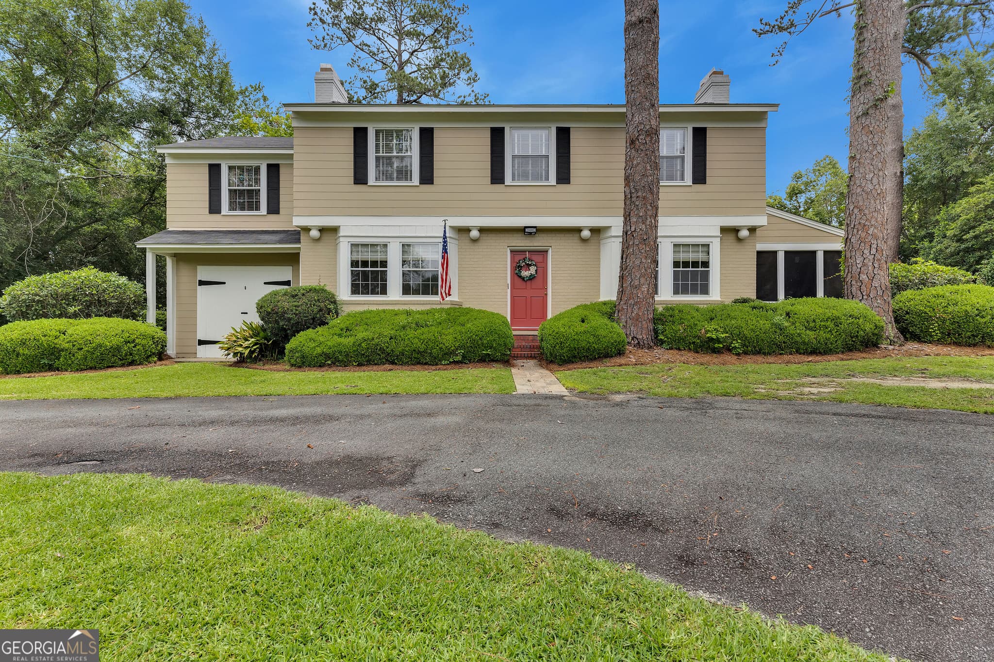 3 bedroom, 2.5 bathroom, 2,900 sq ft single family residence for sale at 2417 N Oak Street, Valdosta, GA 31602 — photo 3