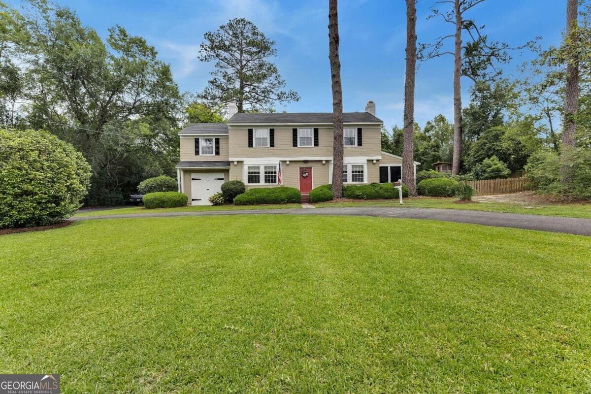 3 bedroom, 2.5 bathroom, 2,900 sq ft single family residence for sale at 2417 N Oak Street, Valdosta, GA 31602