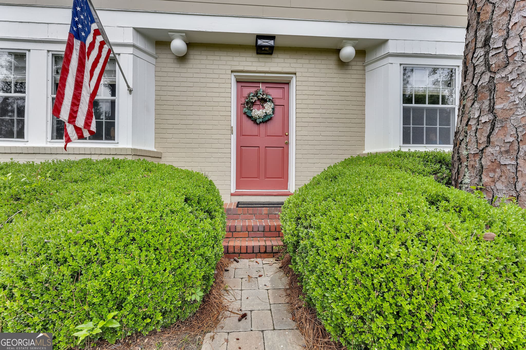 3 bedroom, 2.5 bathroom, 2,900 sq ft single family residence for sale at 2417 N Oak Street, Valdosta, GA 31602 — photo 4