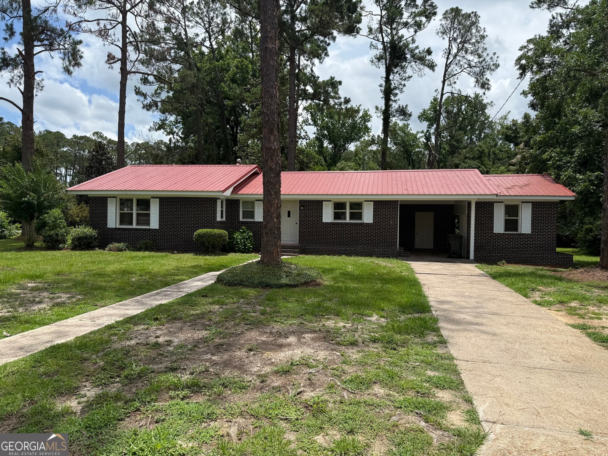 3 bedroom, 2 bathroom single family residence sold at 322 Magnolia Drive, Adel, GA 31620