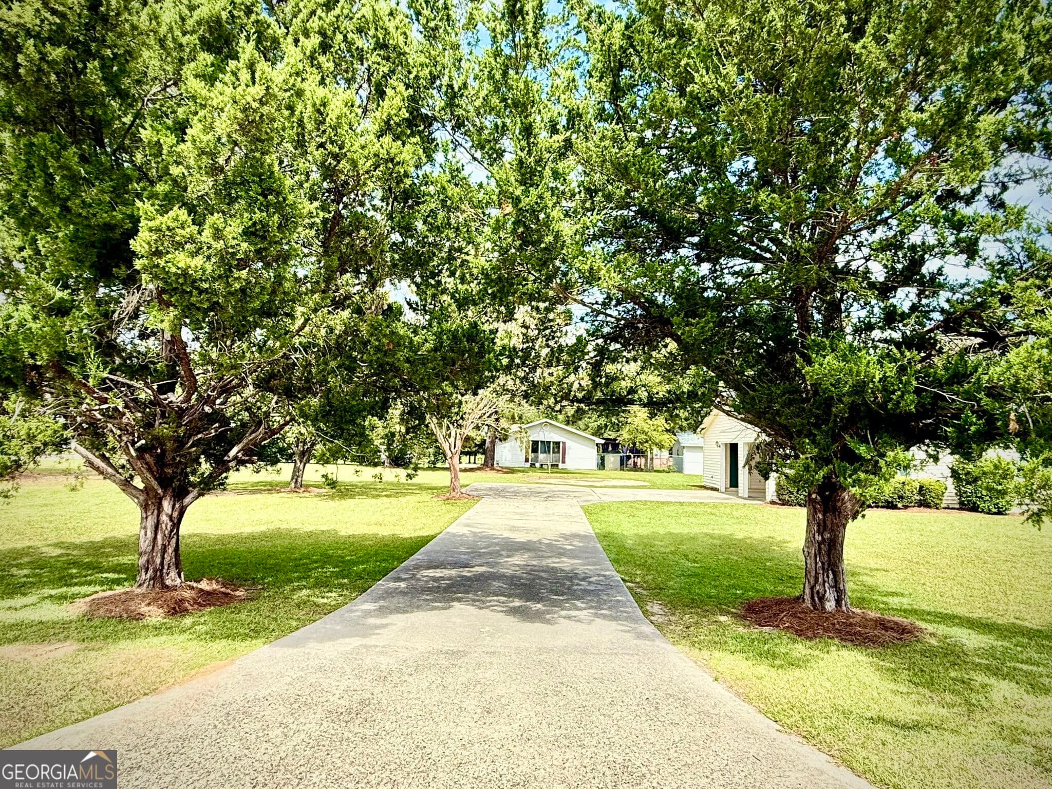 3 bedroom, 2 bathroom, 1,865 sq ft single family residence under contract at 94 Elton Street, Hazlehurst, GA 31539 — photo 2