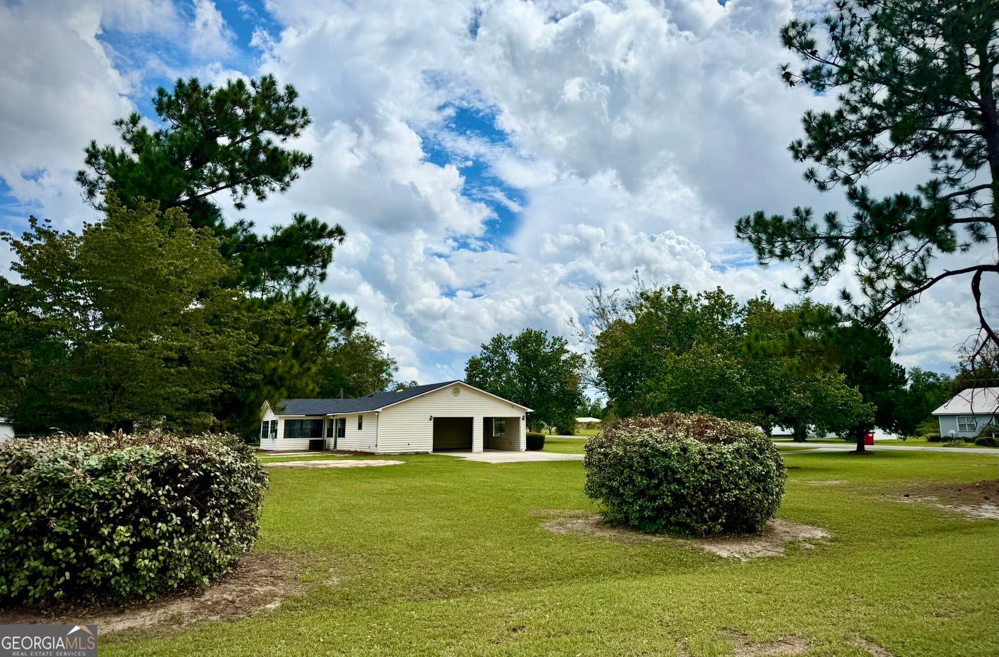 3 bedroom, 2 bathroom, 1,865 sq ft single family residence under contract at 94 Elton Street, Hazlehurst, GA 31539 — photo 7