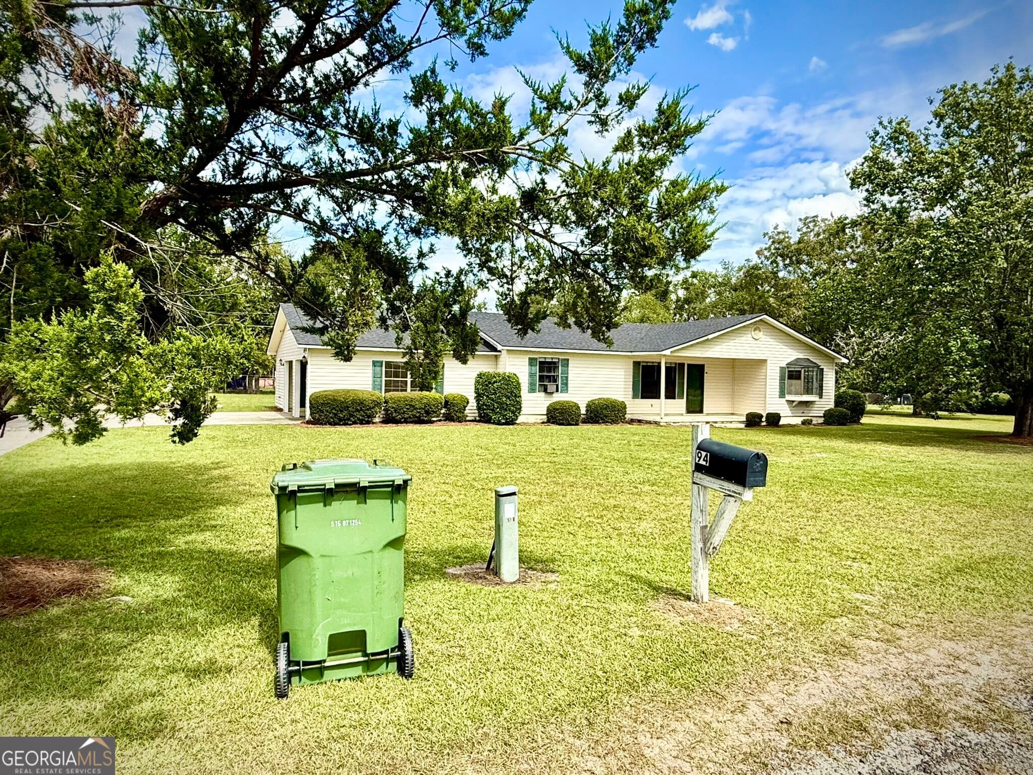 3 bedroom, 2 bathroom, 1,865 sq ft single family residence under contract at 94 Elton Street, Hazlehurst, GA 31539 — photo 9