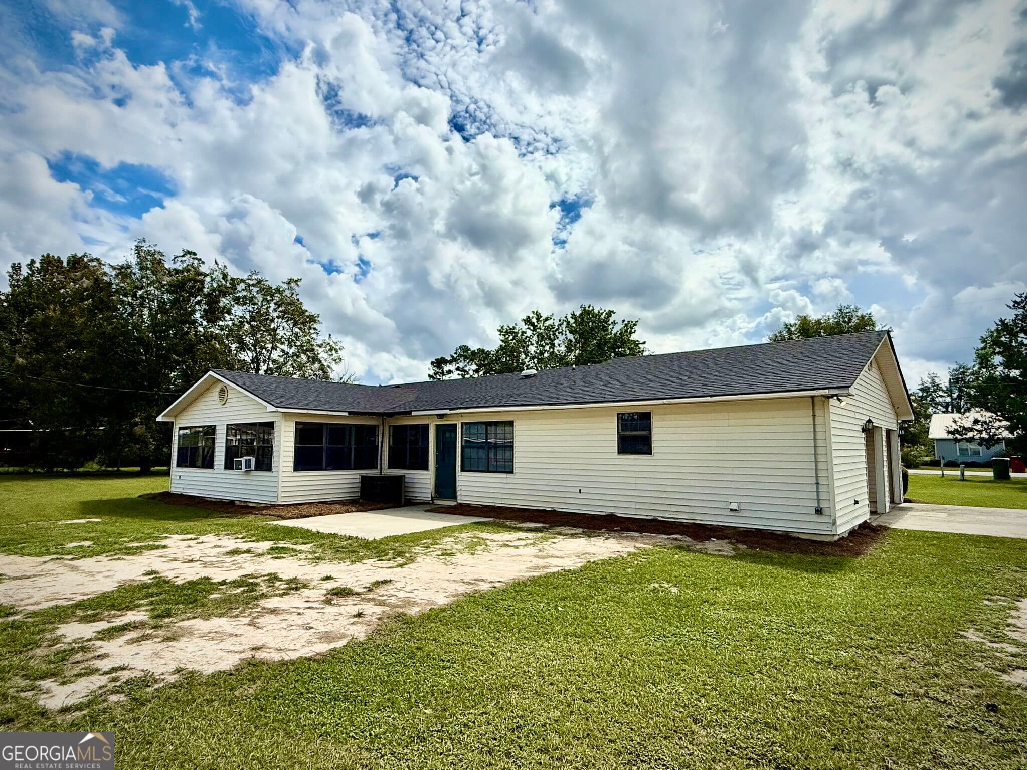 3 bedroom, 2 bathroom, 1,865 sq ft single family residence under contract at 94 Elton Street, Hazlehurst, GA 31539 — photo 10