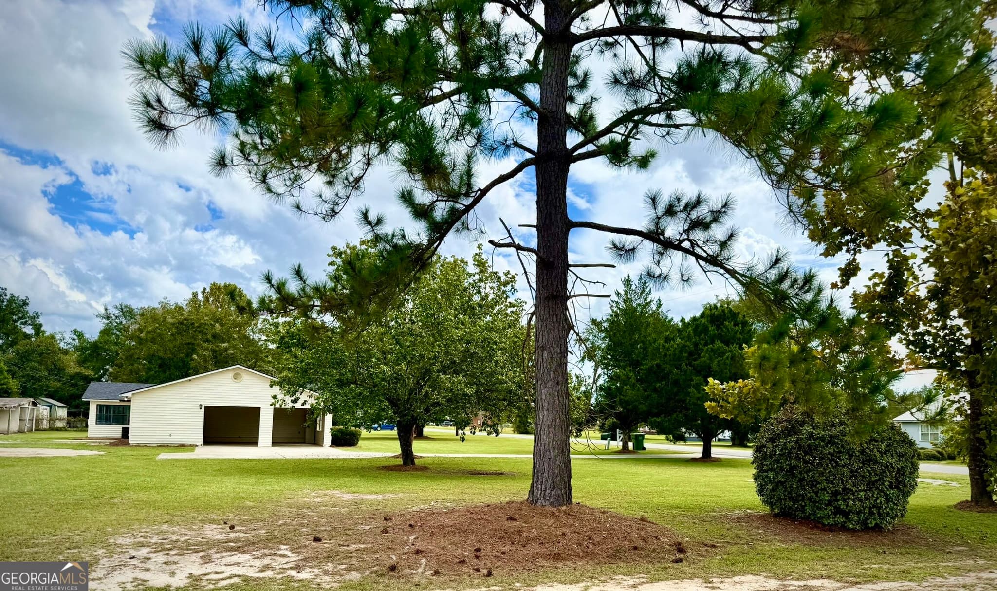3 bedroom, 2 bathroom, 1,865 sq ft single family residence under contract at 94 Elton Street, Hazlehurst, GA 31539 — photo 8