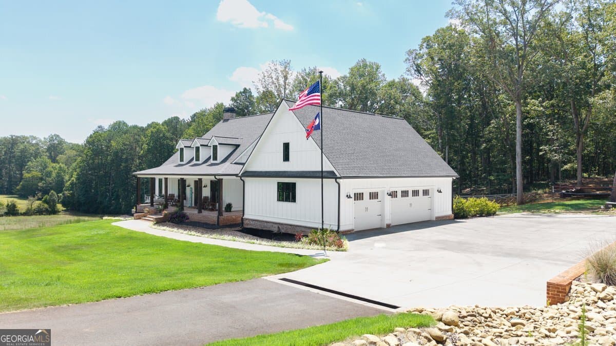 7 bedroom, 5.5 bathroom, 6,399 sq ft single family residence for sale at 1380 Cronic Town Road, Auburn, GA 30011 — photo 9