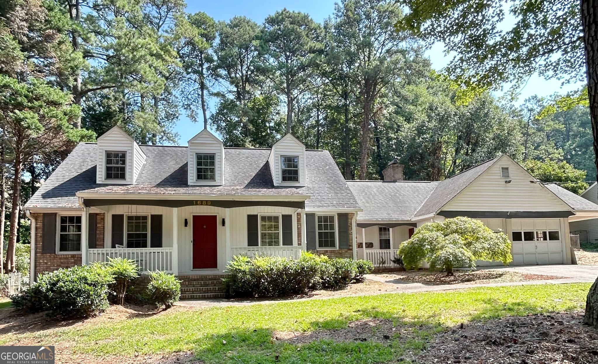 3 bedroom, 2 bathroom, 2,088 sq ft single family residence for rent at 1680 Huntington Drive, Marietta, GA 30066 for $2,850 a month — photo 1 of 27