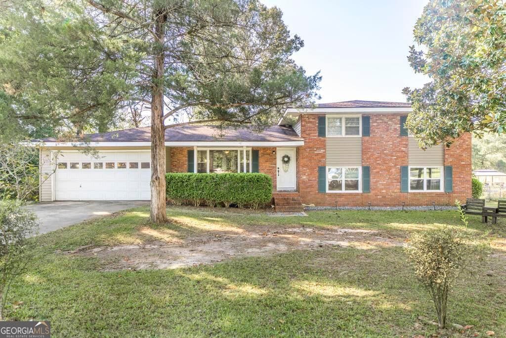 4 bedroom, 2 bathroom, 2,040 sq ft single family residence under contract at 110 Crestwood Road, Centerville, GA 31028