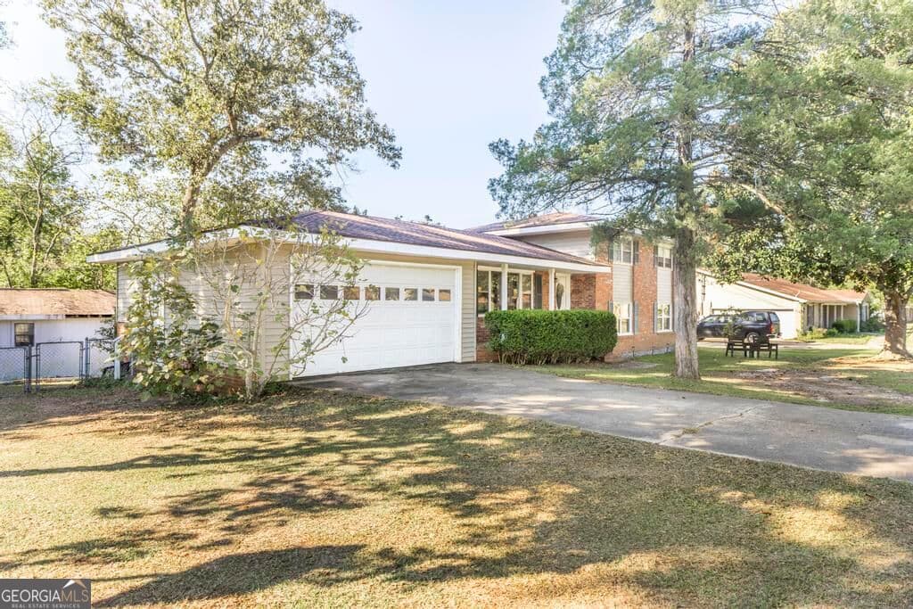4 bedroom, 2 bathroom, 2,040 sq ft single family residence under contract at 110 Crestwood Road, Centerville, GA 31028 — photo 4