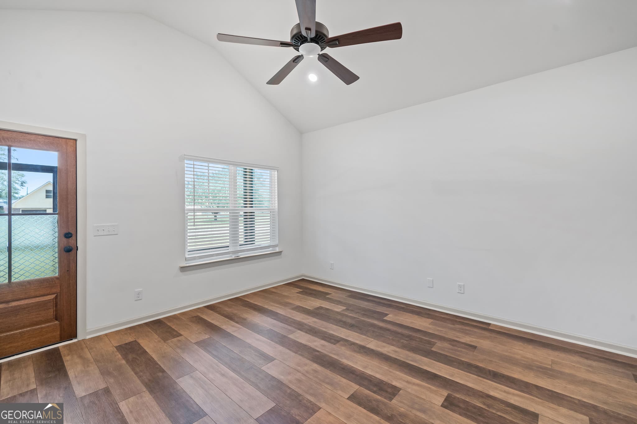 3 bedroom, 2 bathroom, 1,295 sq ft single family residence for sale at 145 Waters, Pembroke, GA 31321 — photo 7