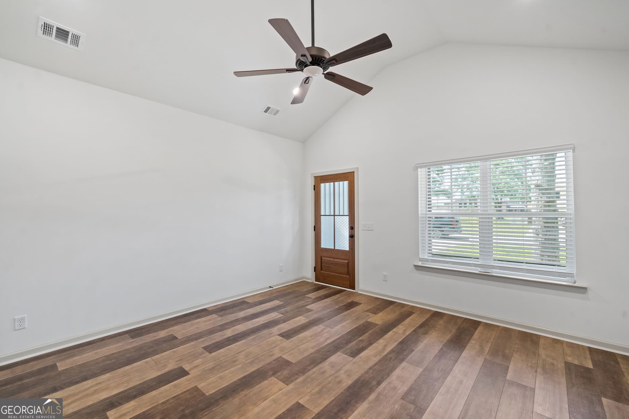 3 bedroom, 2 bathroom, 1,295 sq ft single family residence for sale at 145 Waters, Pembroke, GA 31321 — photo 8