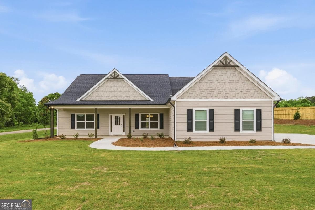 4 bedroom, 3 bathroom, 2,870 sq ft single family residence for sale at 1000 Shoreline Drive, Madison, GA 30650 — photo 2