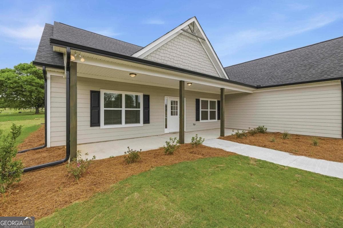 4 bedroom, 3 bathroom, 2,870 sq ft single family residence for sale at 1000 Shoreline Drive, Madison, GA 30650 — photo 3