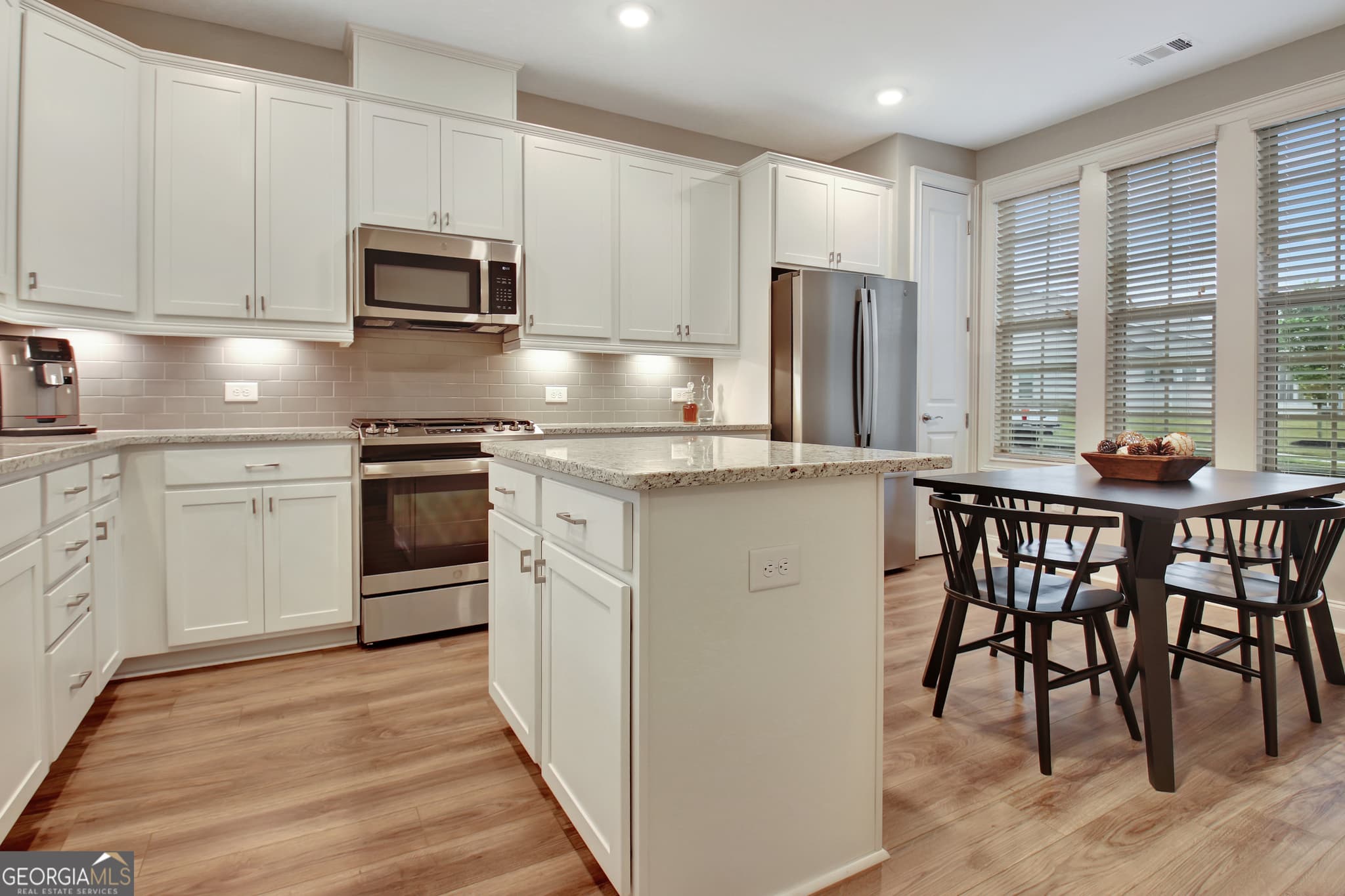 3 bedroom, 3 bathroom, 1,913 sq ft single family residence for sale at 525 Hazelnut Drive, Peachtree City, GA 30269 — photo 6