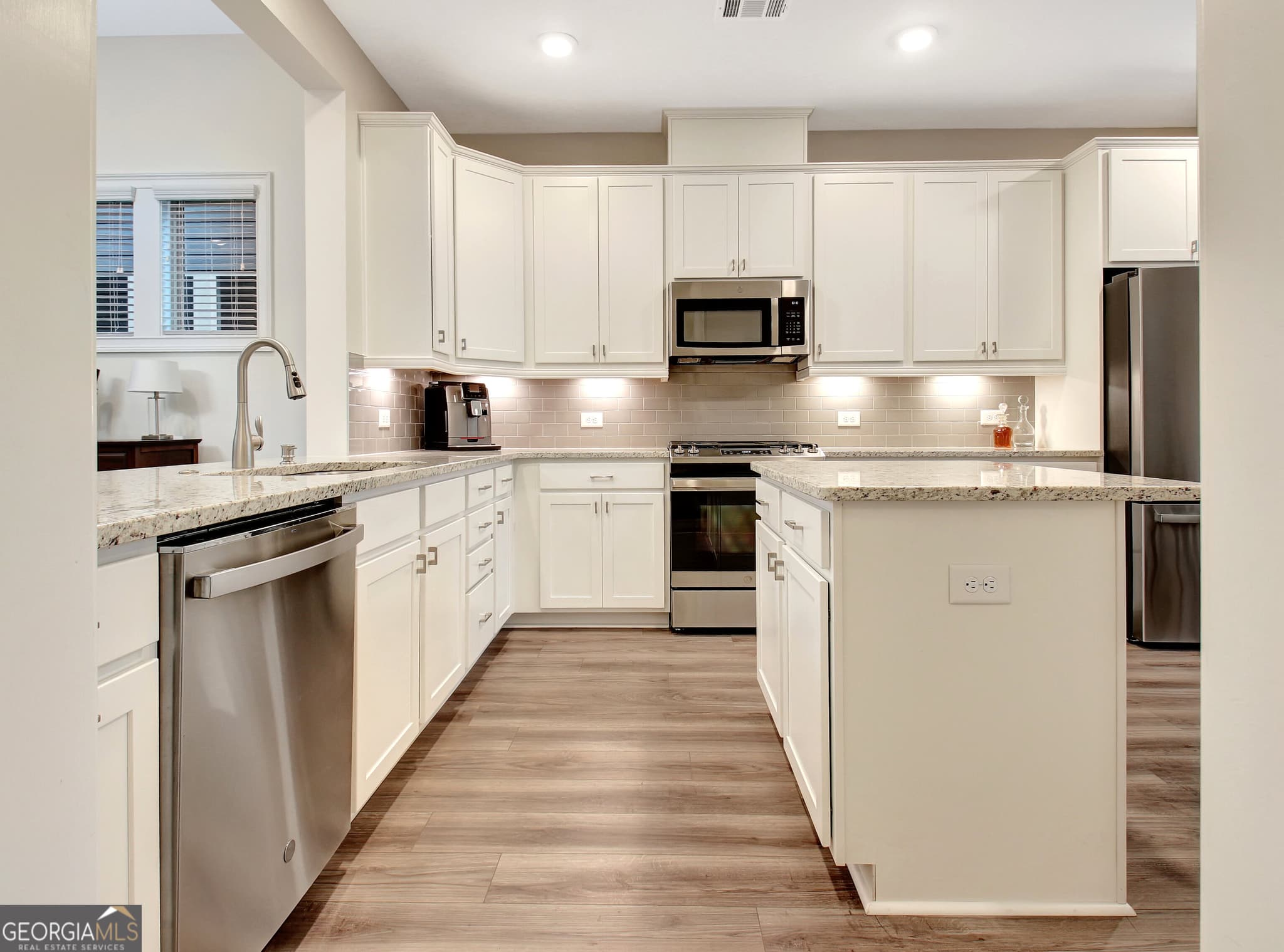 3 bedroom, 3 bathroom, 1,913 sq ft single family residence for sale at 525 Hazelnut Drive, Peachtree City, GA 30269 — photo 5