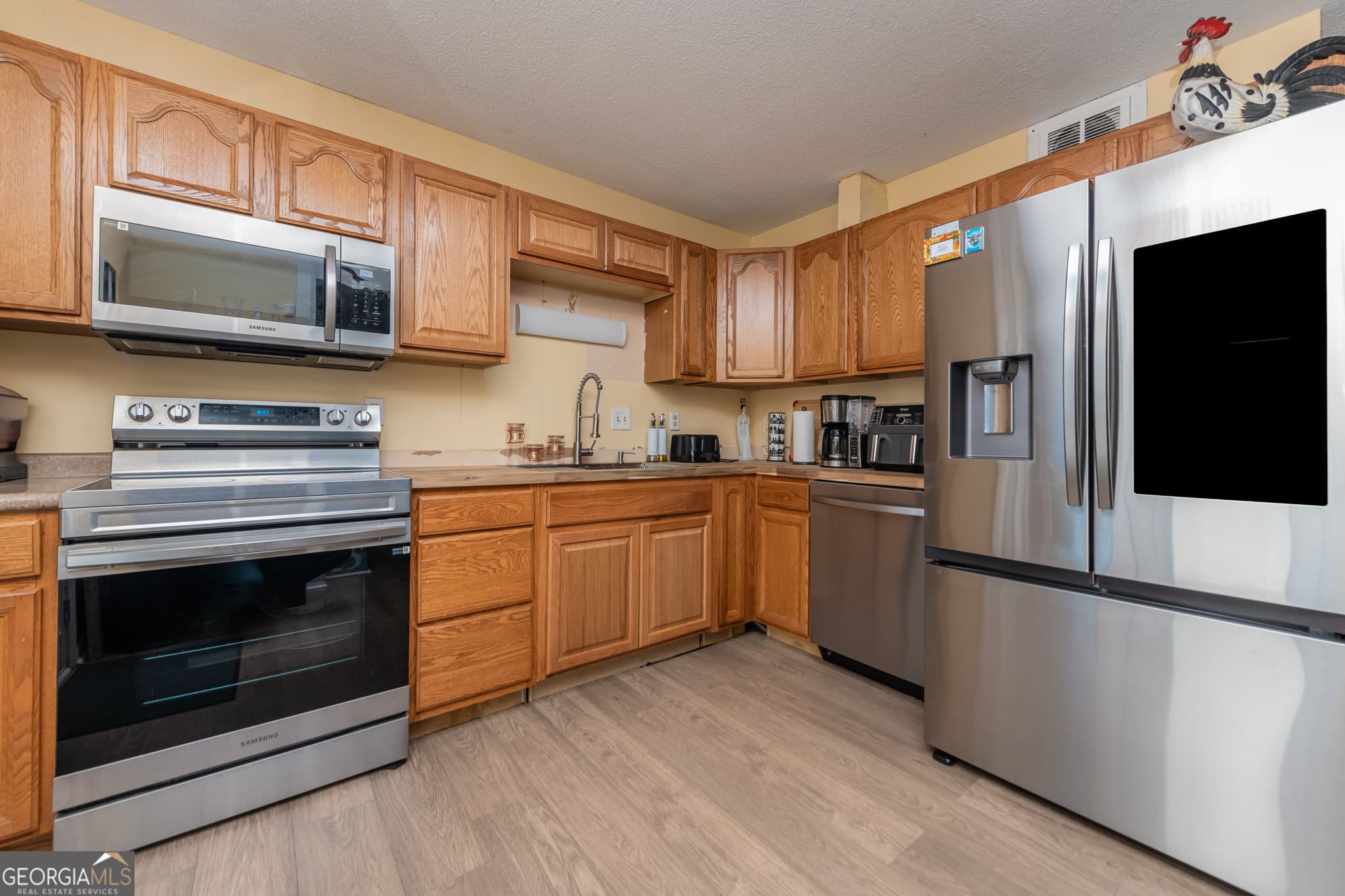4 bedroom, 2.5 bathroom, 1,546 sq ft condominium for sale at 141 Stoneridge Drive, Warner Robins, GA 31088 — photo 7