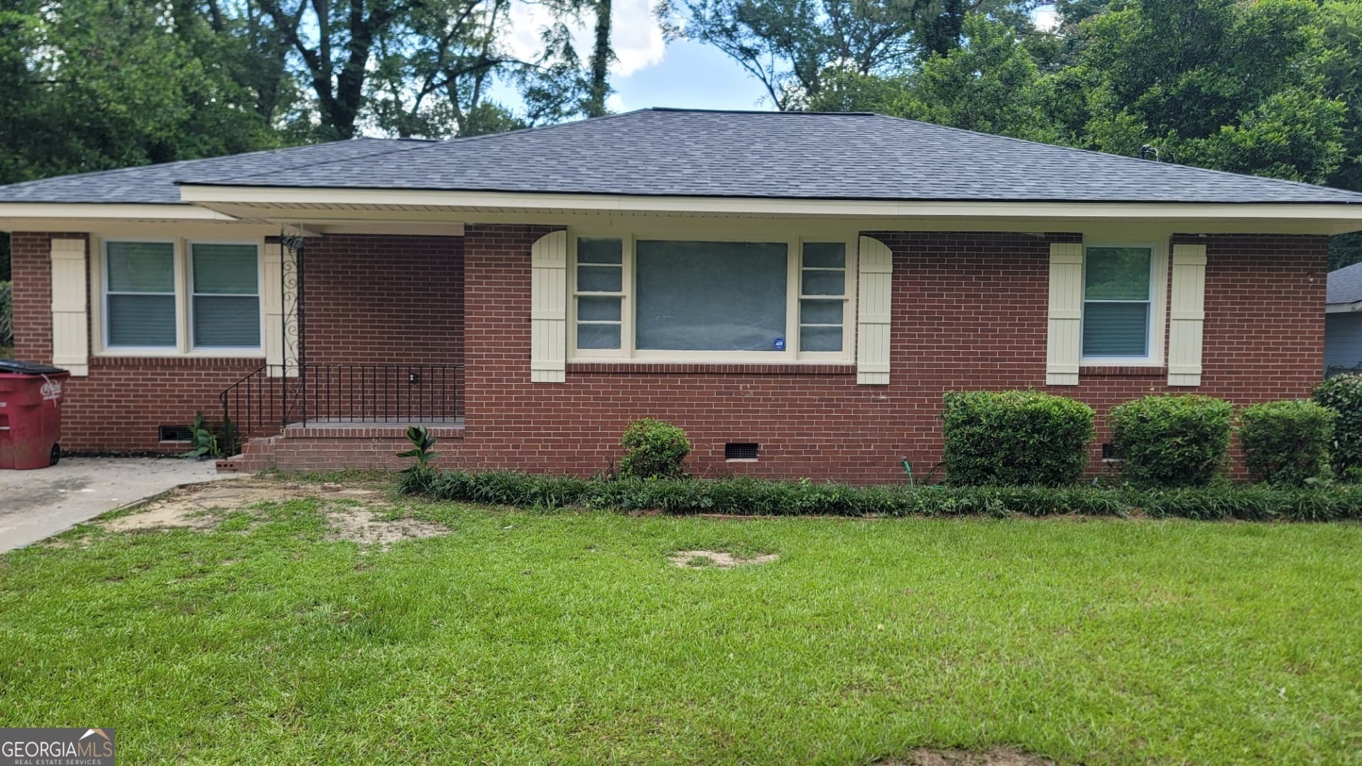 3 bedroom, 2 bathroom, 1,326 sq ft single family residence for sale at 4217 Fairfax Drive, Macon, GA 31206