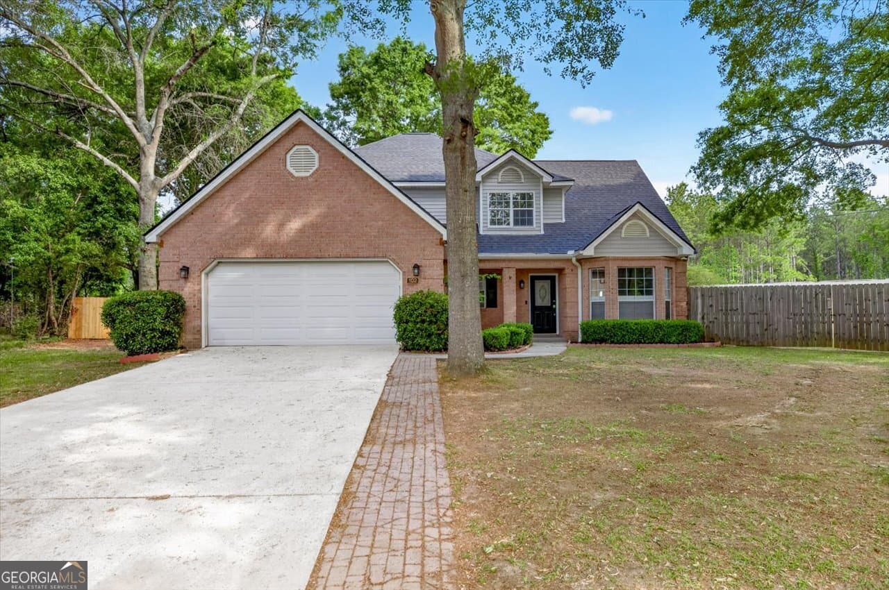 5 bedroom, 2.5 bathroom, 2,772 sq ft single family residence for sale at 102 Applegate Court, Bonaire, GA 31005 — photo 2