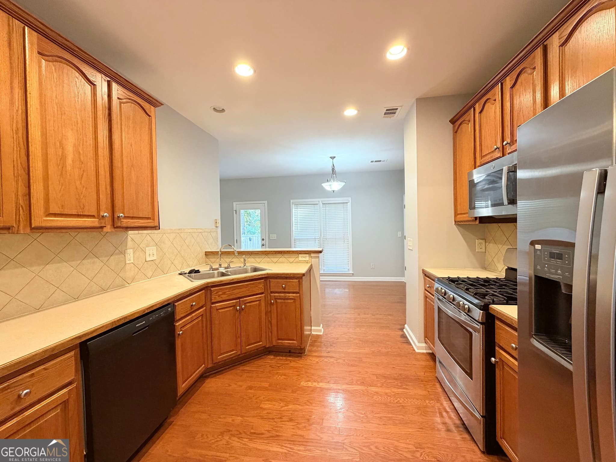 4 bedroom, 2.5 bathroom, 2,296 sq ft single family residence for rent at 7260 Weatherford Drive, Powder Springs, GA 30127 for $2,350 a month — photo 9