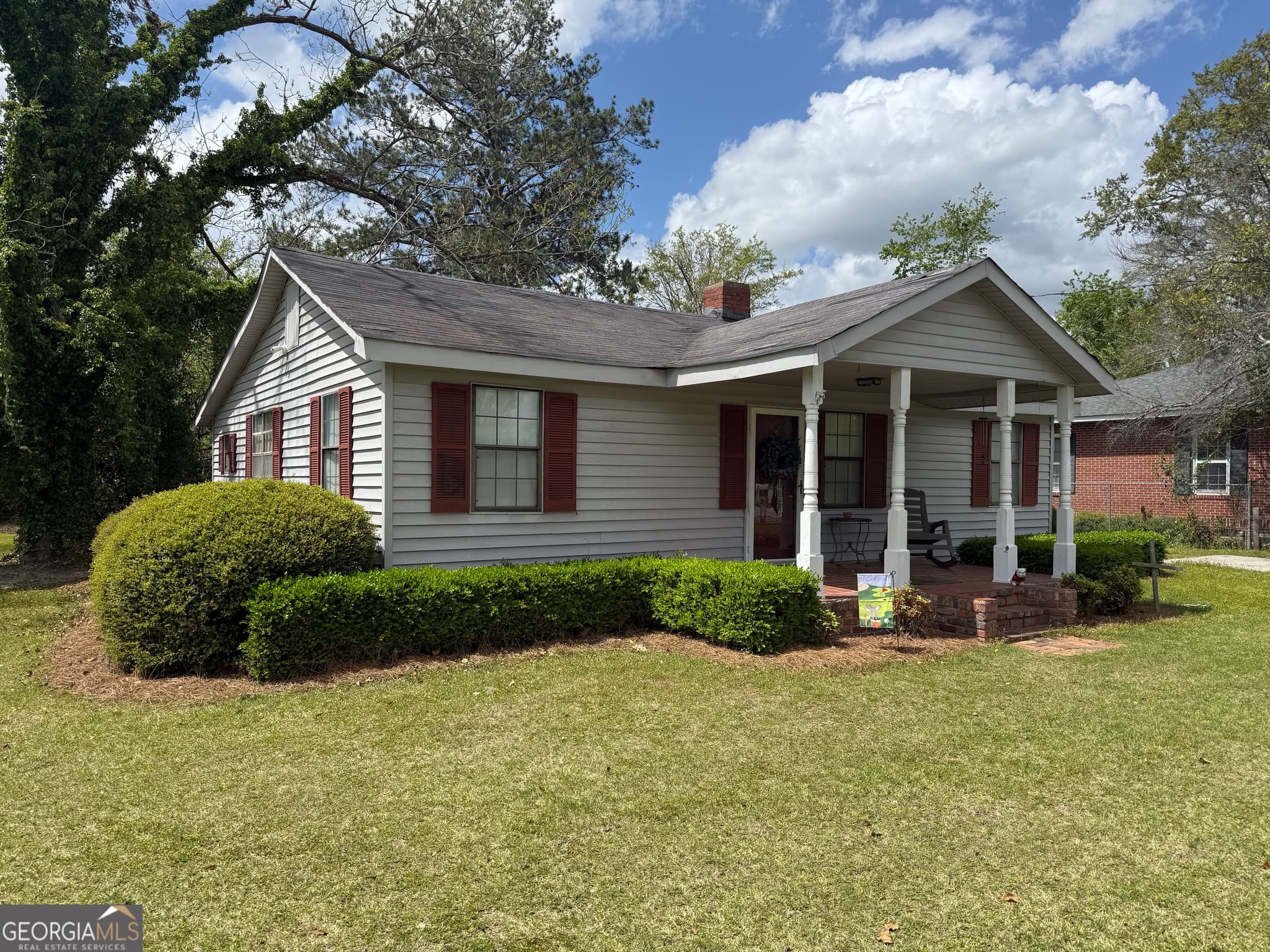 2 bedroom, 1 bathroom, 1,136 sq ft single family residence sold at 647 S Masonic Street, Millen, GA 30442