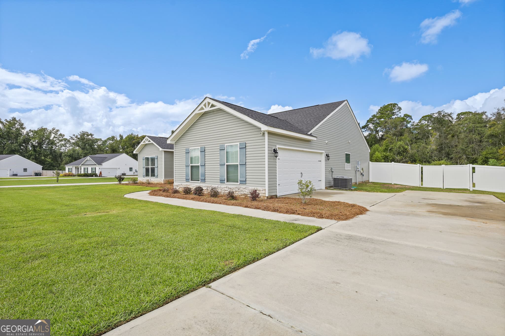 4 bedroom, 2 bathroom, 1,802 sq ft single family residence for sale at 322 Providence Trc, Statesboro, GA 30458 — photo 3
