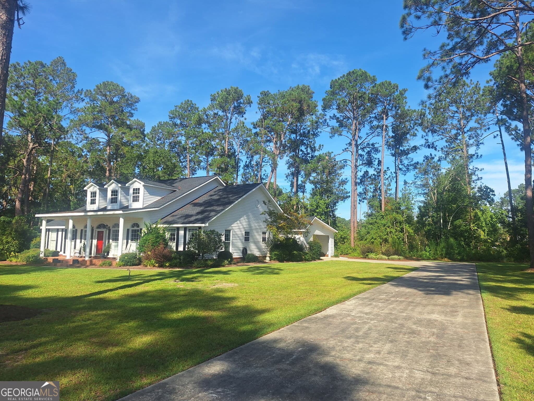 3 bedroom, 2.5 bathroom, 2,927 sq ft single family residence for sale at 250 Weatherly Drive, Baxley, GA 31513 — photo 2