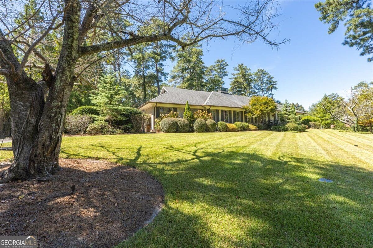 5 bedroom, 4.5 bathroom, 4,777 sq ft single family residence for sale at 377 Old Club Road, Macon, GA 31210 — photo 2