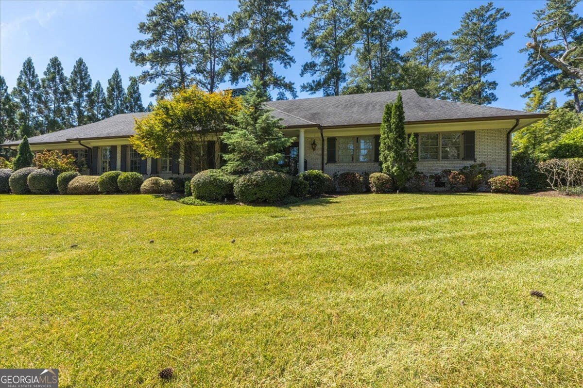 5 bedroom, 4.5 bathroom, 4,777 sq ft single family residence for sale at 377 Old Club Road, Macon, GA 31210 — photo 3