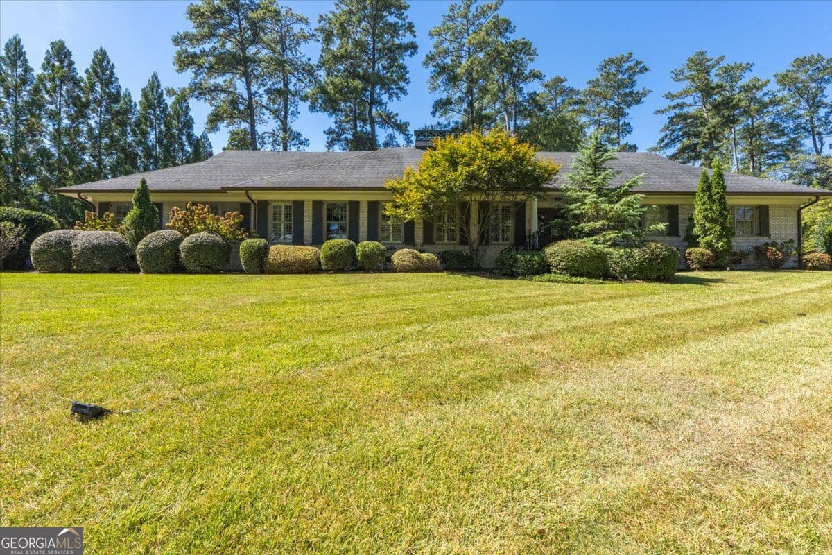 5 bedroom, 4.5 bathroom, 4,777 sq ft single family residence for sale at 377 Old Club Road, Macon, GA 31210