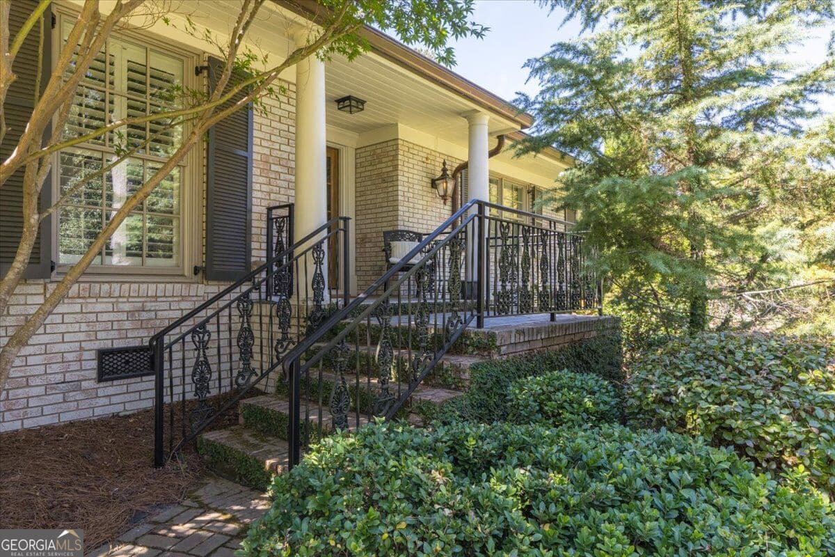 5 bedroom, 4.5 bathroom, 4,777 sq ft single family residence for sale at 377 Old Club Road, Macon, GA 31210 — photo 5