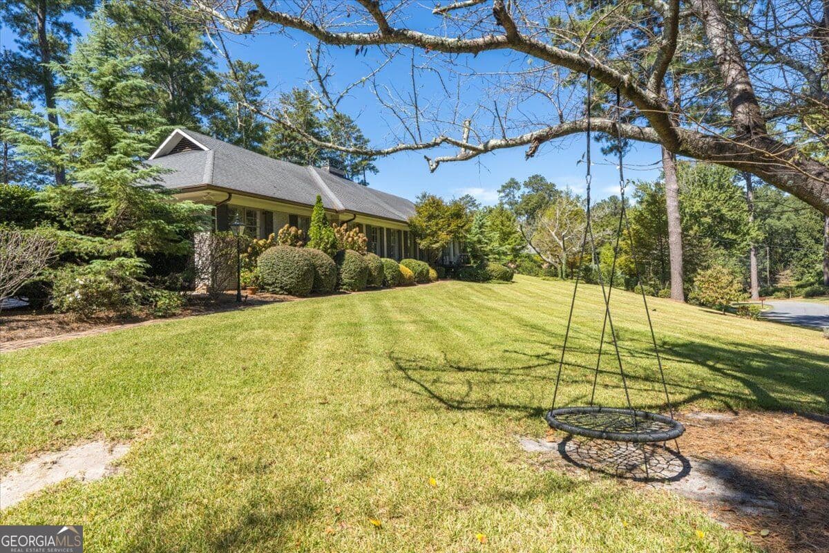 5 bedroom, 4.5 bathroom, 4,777 sq ft single family residence for sale at 377 Old Club Road, Macon, GA 31210 — photo 4