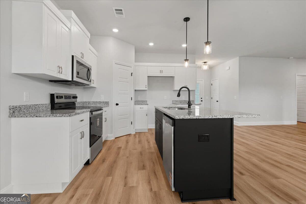 4 bedroom, 2 bathroom, 1,884 sq ft single family residence for sale at 300 Timberlake Drive, Guyton, GA 31312 — photo 6