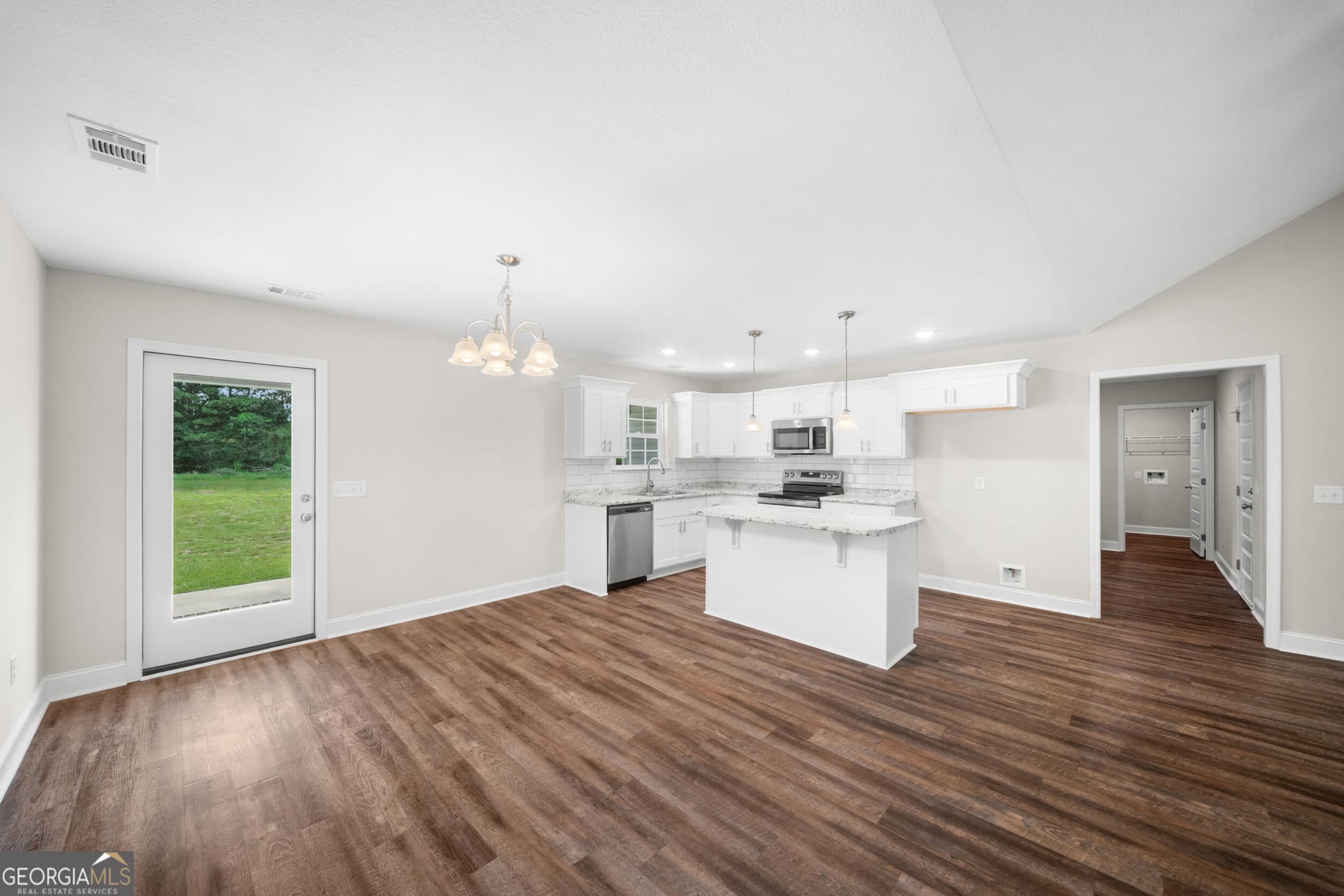 3 bedroom, 2 bathroom, 1,573 sq ft single family residence for sale at 77 B Stubbs Road, Statesboro, GA 30461 — photo 6