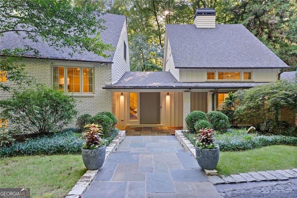 5 bedroom, 4.5 bathroom, 5,438 sq ft single family residence for sale at 695 W Conway Drive, Atlanta, GA 30327 — photo 2