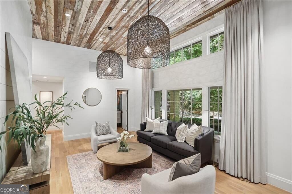 5 bedroom, 4.5 bathroom, 5,438 sq ft single family residence for sale at 695 W Conway Drive, Atlanta, GA 30327 — photo 3
