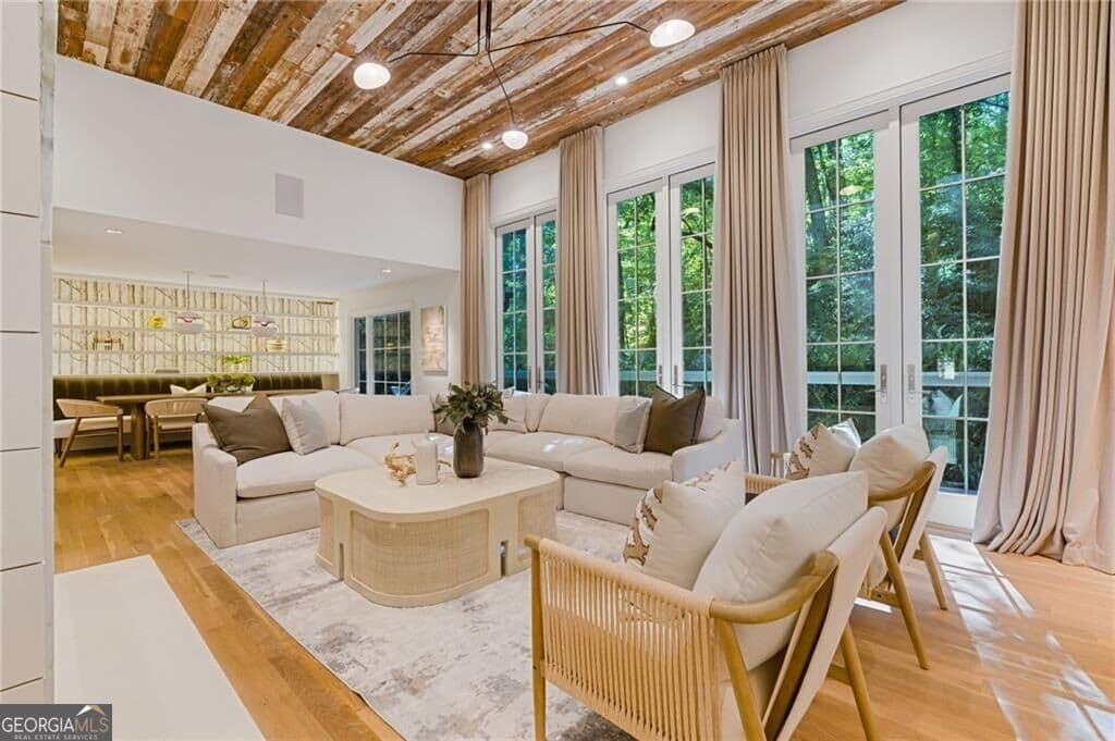 5 bedroom, 4.5 bathroom, 5,438 sq ft single family residence for sale at 695 W Conway Drive, Atlanta, GA 30327 — photo 9