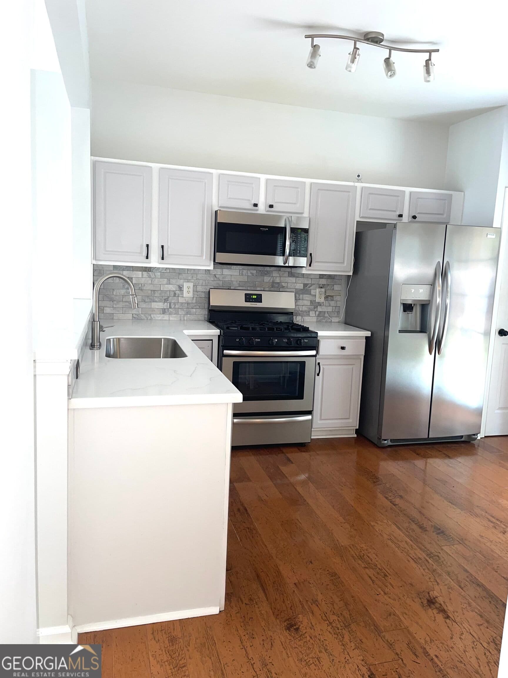 3 bedroom, 2.5 bathroom, 1,616 sq ft townhouse for sale at 3000 Commonwealth Circle # 14, Milton, GA 30004 — photo 9