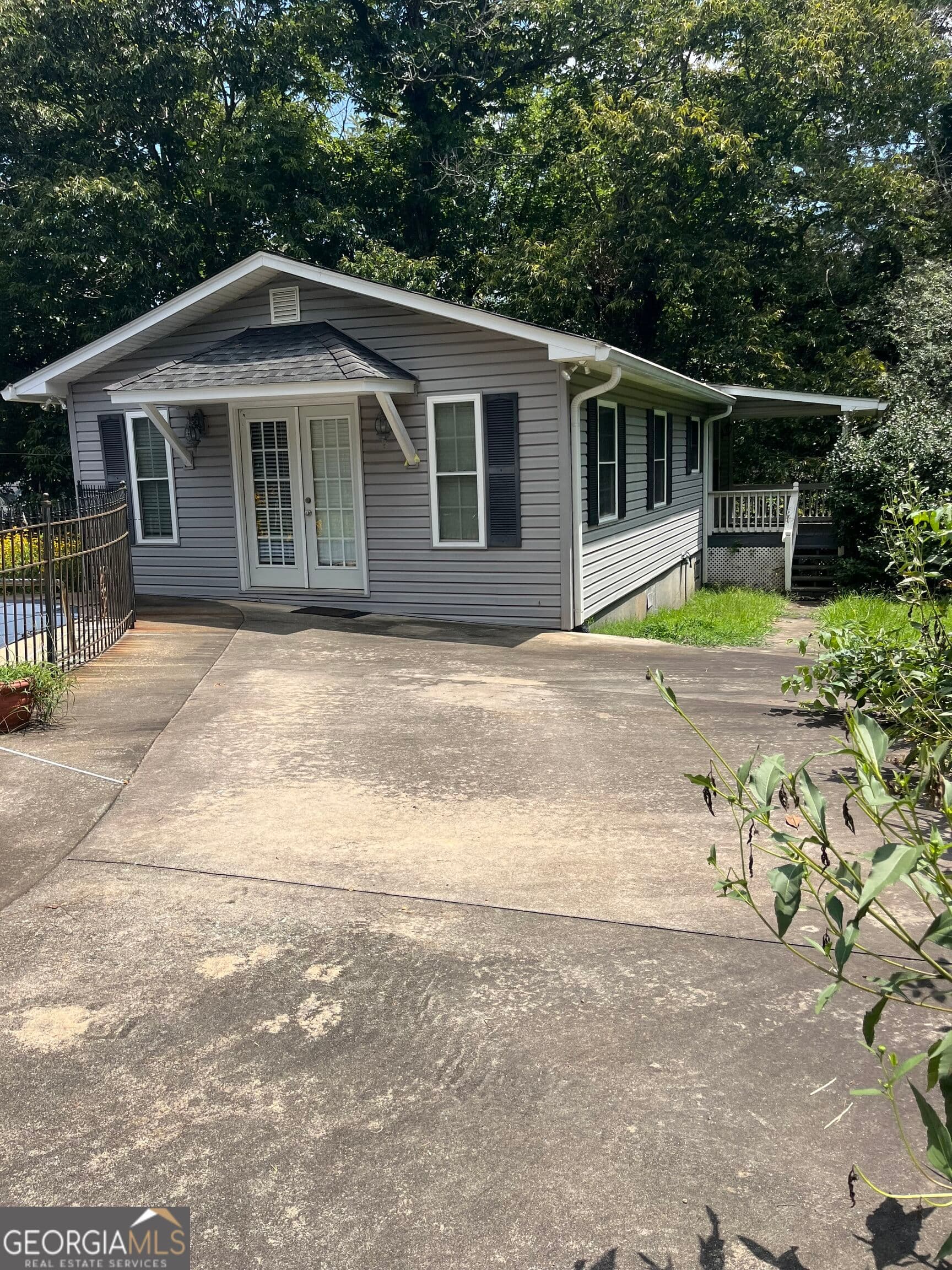 3 bedroom, 2 bathroom, 4,018 sq ft single family residence for sale at 506 GRANT Street, Clarkesville, GA 30523 — photo 6