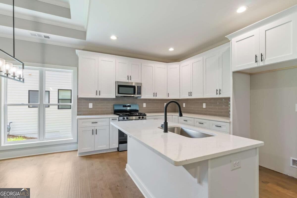 3 bedroom, 2.5 bathroom, 2,009 sq ft single family residence for sale at 380 Ansley Drive, Athens, GA 30605 — photo 4