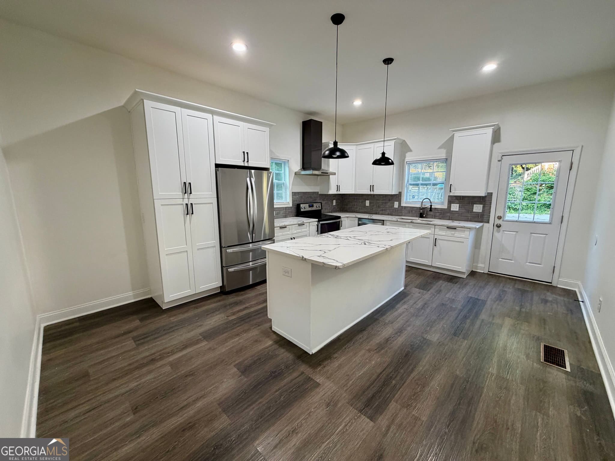 4 bedroom, 3.5 bathroom, 2,166 sq ft single family residence for rent at 74 SW Joseph E Lowery Boulevard, Atlanta, GA 30314 for $2,695 a month — photo 9