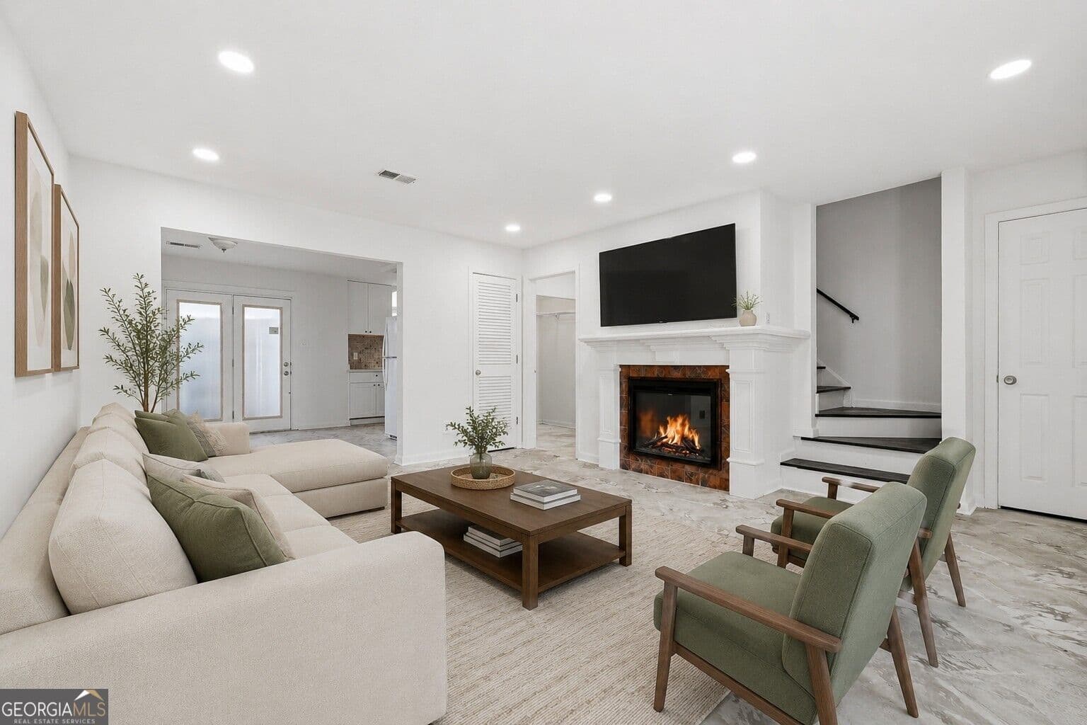 2 bedroom, 2.5 bathroom, 1,240 sq ft townhouse for sale at 236 Mill Creek Place, Roswell, GA 30076 — photo 2